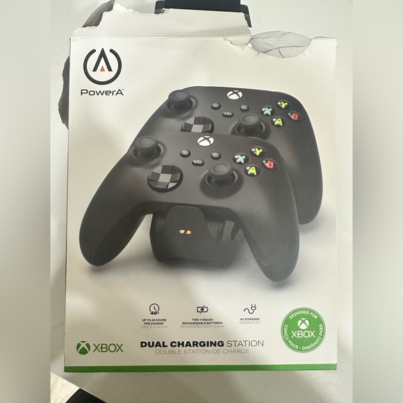 Xbox remote dual charging station. New in box, box is ripped on top. - Picture 1 of 1